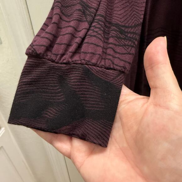 Soma Women's Cold Shoulder Tunic Merlot Agile Lines Banded Cuffs Size Medium - Picture 9 of 9